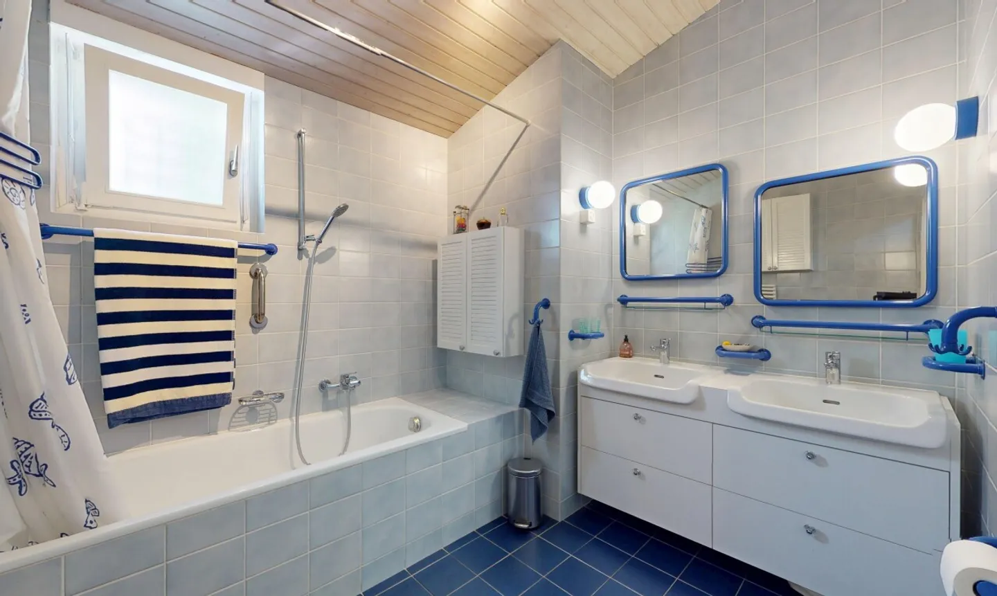 Family house with two apartments and large landscaped garden - Photo 11 of 13