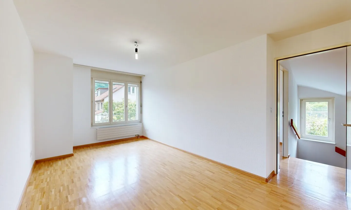Maison d'angle de 5,5 pièces avec jardin idyllique dans un quartier familial - Photo 7 sur 11