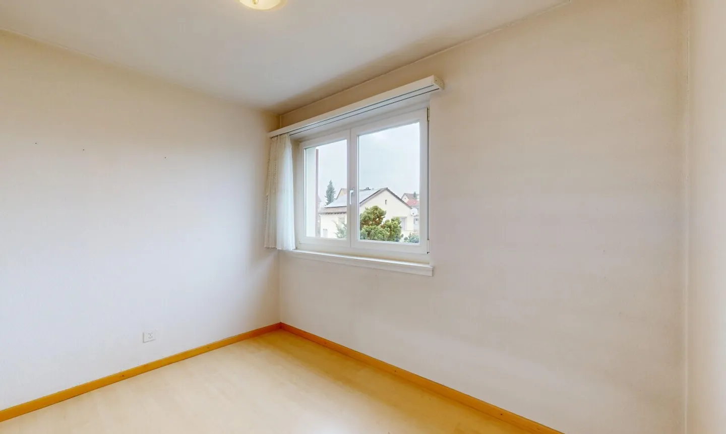 Casa angolare di 4,5 stanze con potenziale di sviluppo in posizione privilegiata - Foto 7 di 10