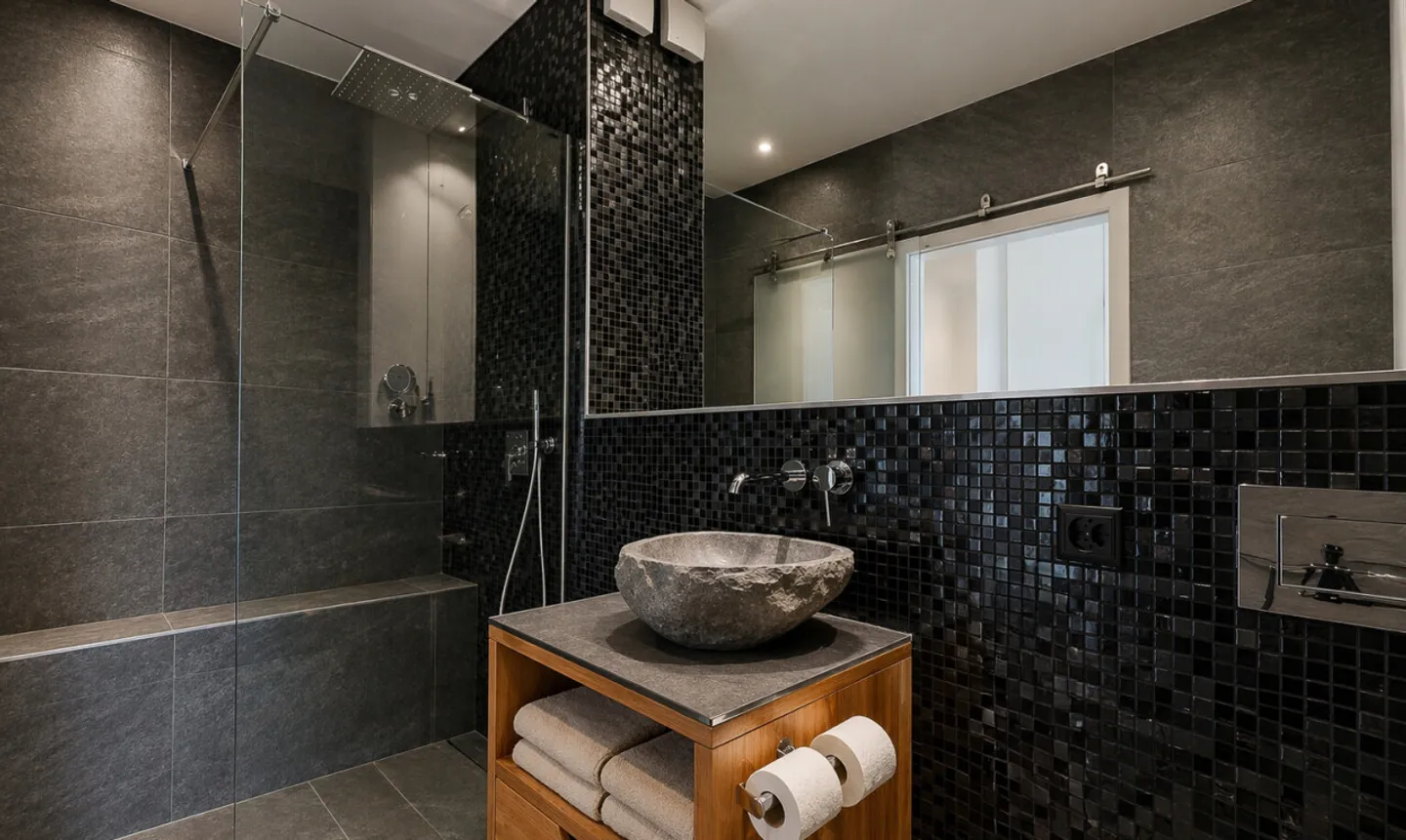 Stylish Maisonette Apartment - Photo 9 of 11