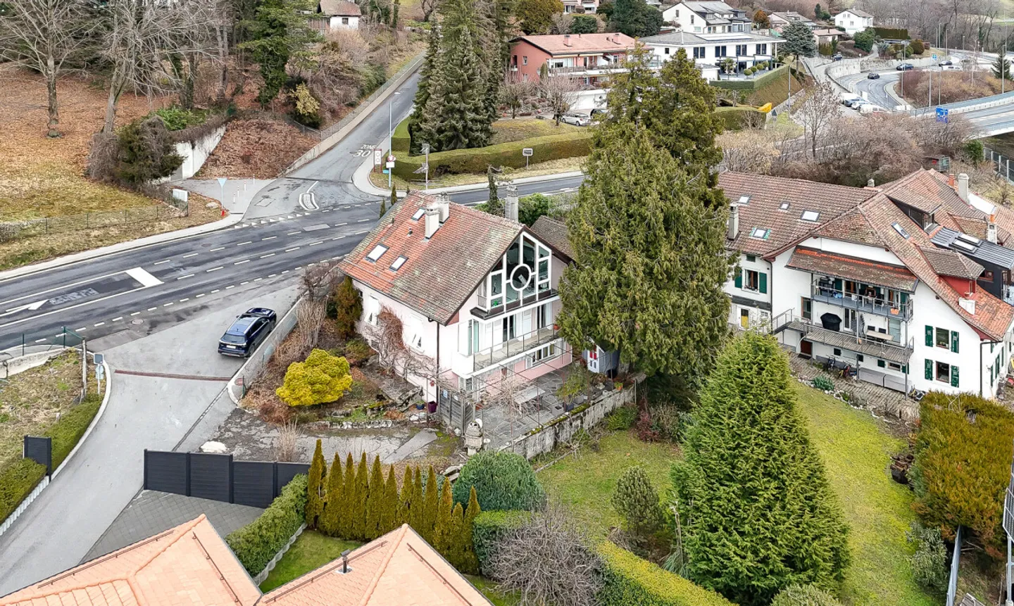 Charakterhaus mit Panoramablick auf den Genfersee und die Alpen - Foto 1 von 11