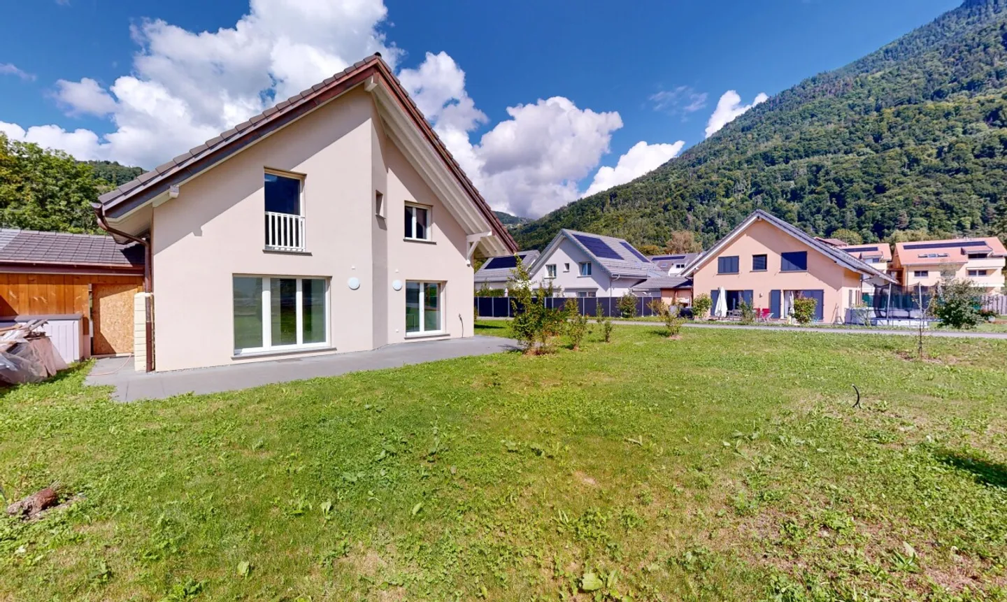 Bella villa nuova con 4 camere, soffitta e grande cantina - Foto 12 di 13