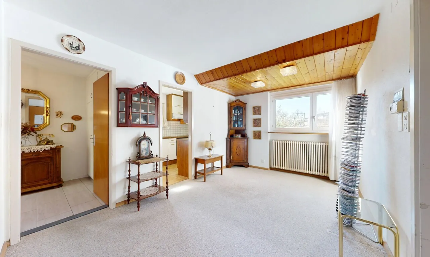 Charming Detached House with Garden - Photo 8 of 11