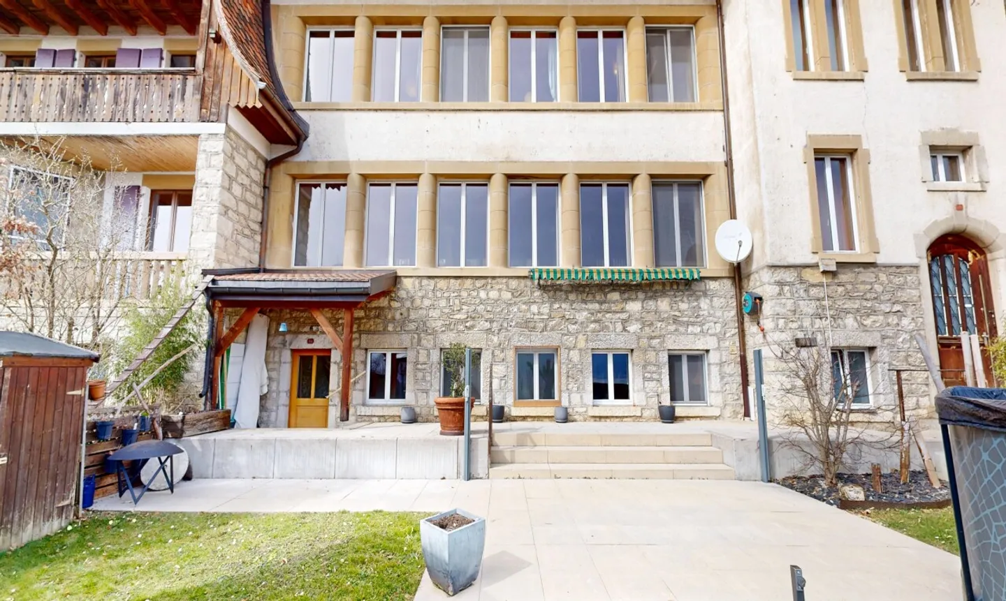 Geräumiges Familienhaus mit Mietpotential - Foto 1 von 11