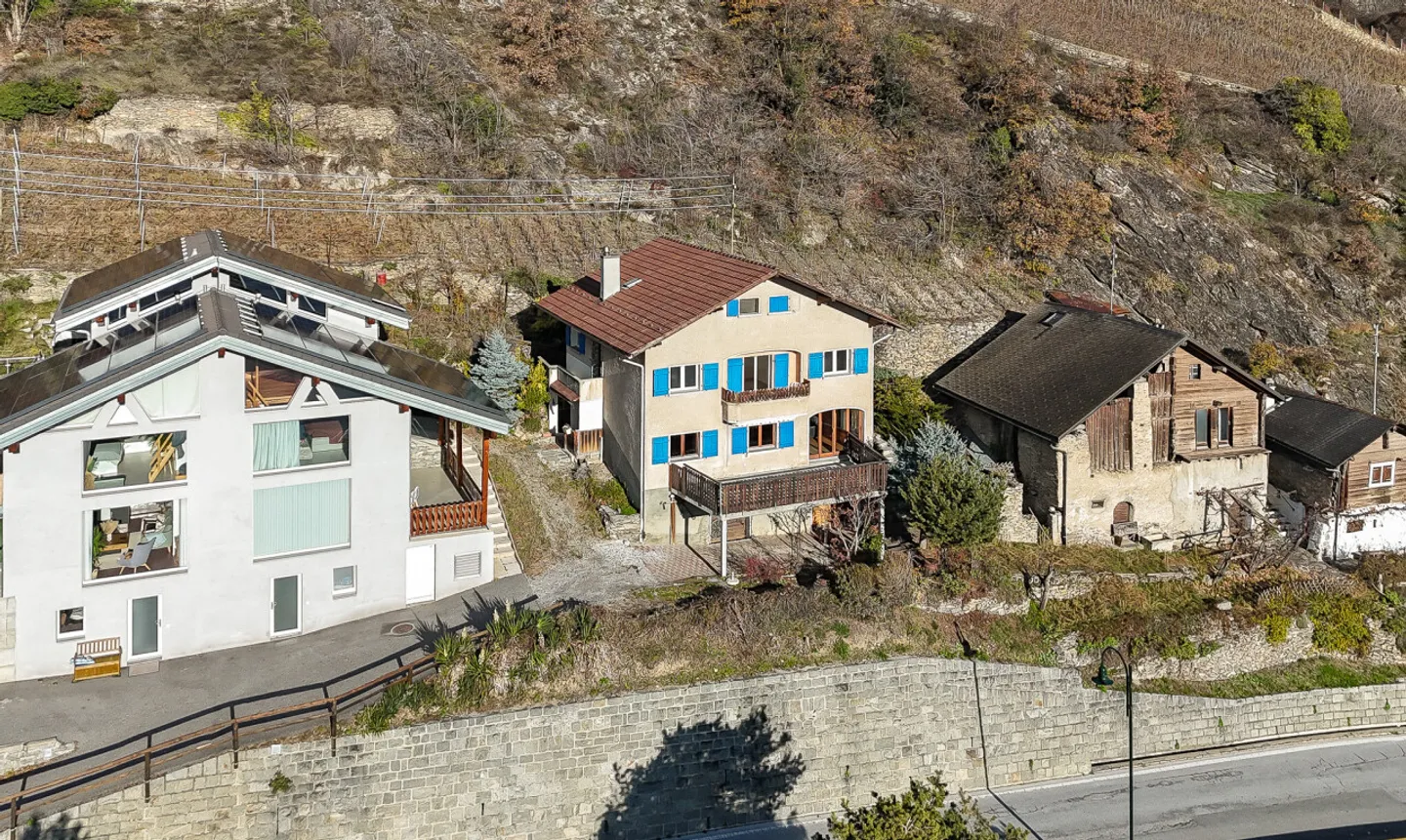 Charming house with great potential and breathtaking view - Photo 5 of 11