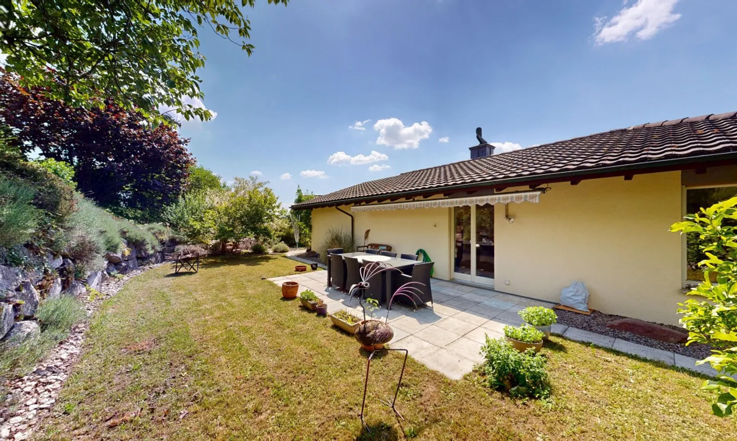 Extraordinary 6.5-Room Semi-Detached Family House - Photo 1 of 11