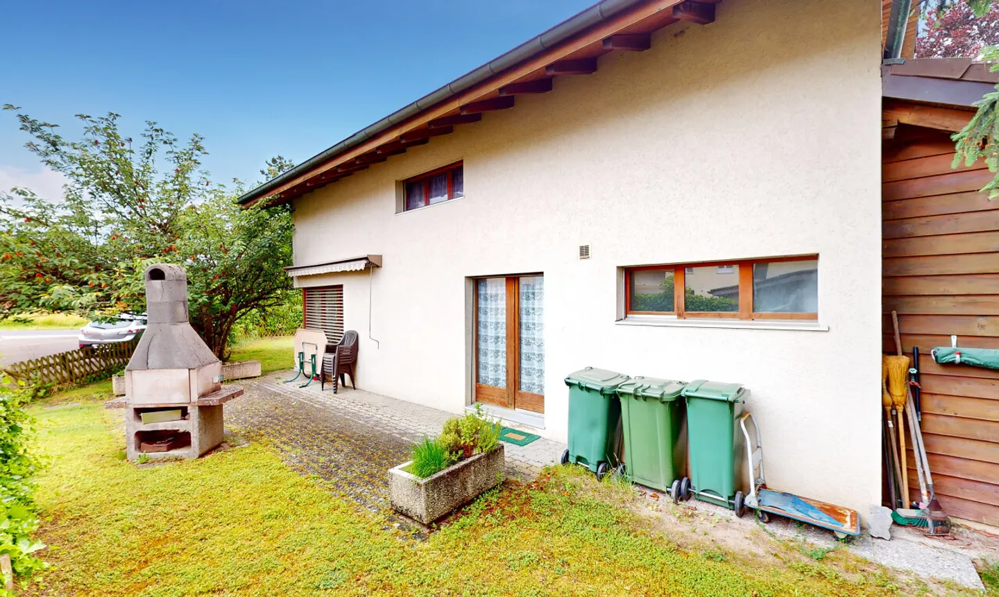 Villa familiare piena di potenziale - Foto 9 di 13