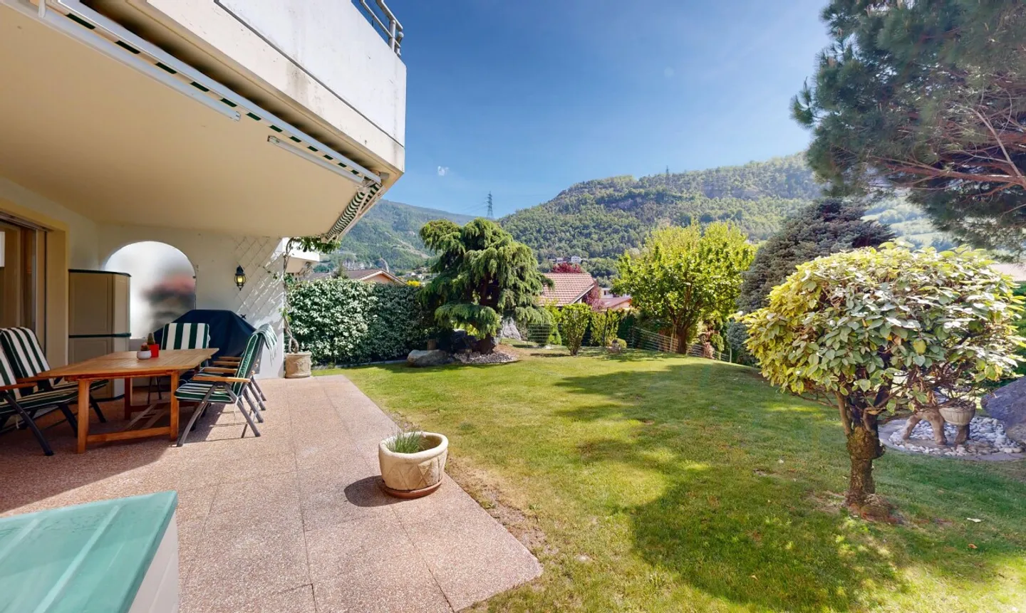Giardino alberato e terrazza soleggiata a Bramois - Foto 1 di 11