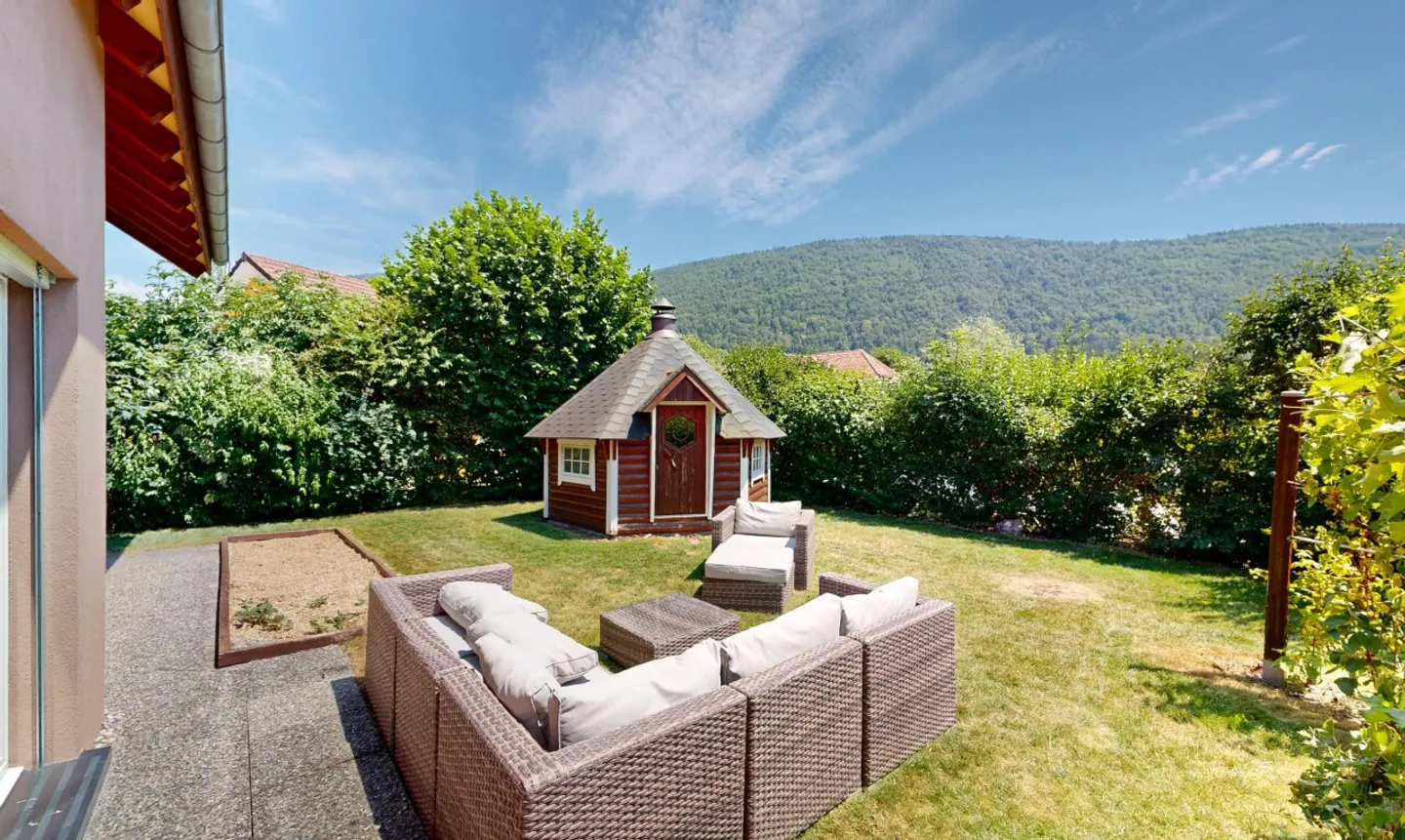 Stunning High-End Villa with Garden, Jacuzzi and Private Pond - Photo 12 of 13