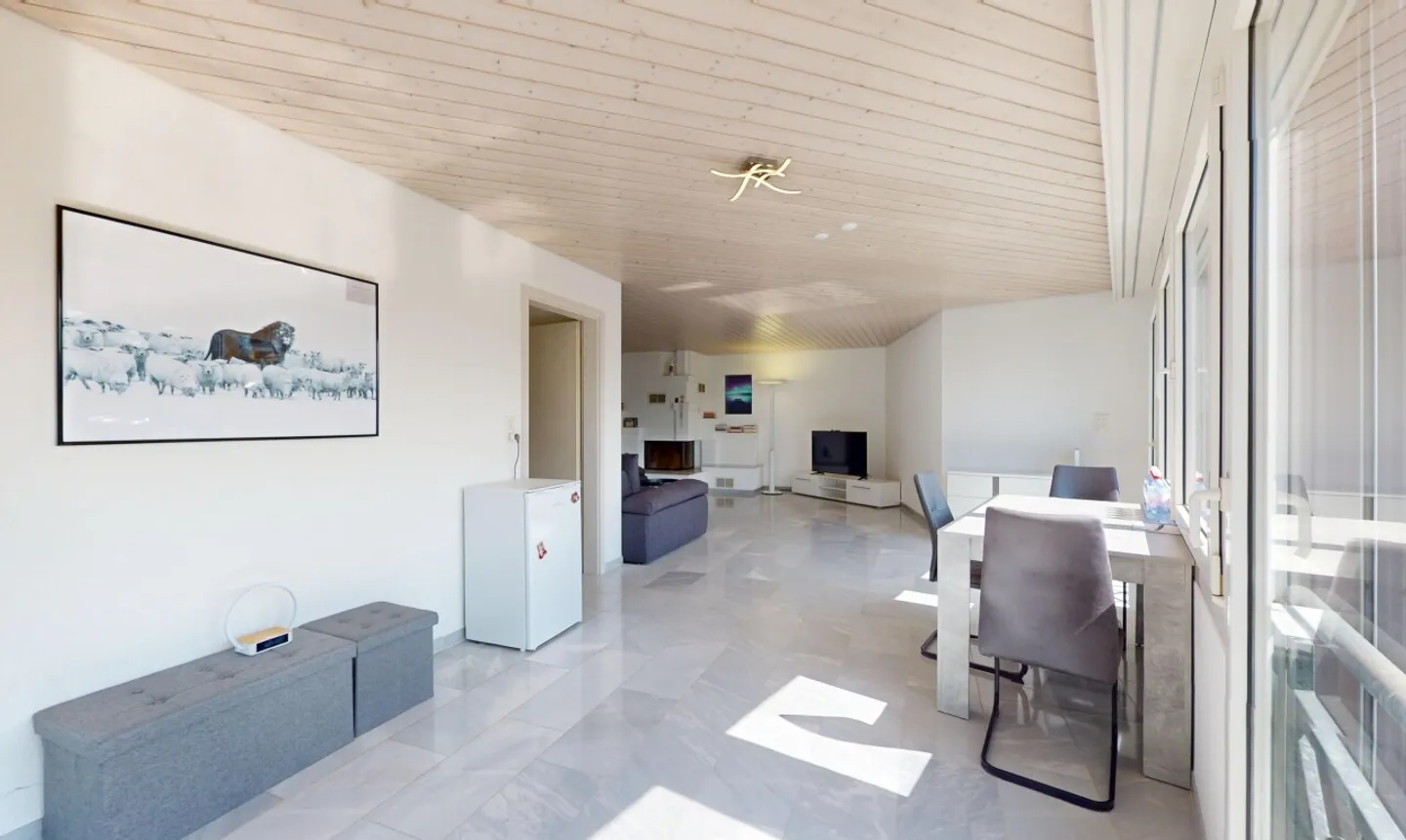 Geräumige Wohnung mit atemberaubendem Blick - Foto 4 von 13