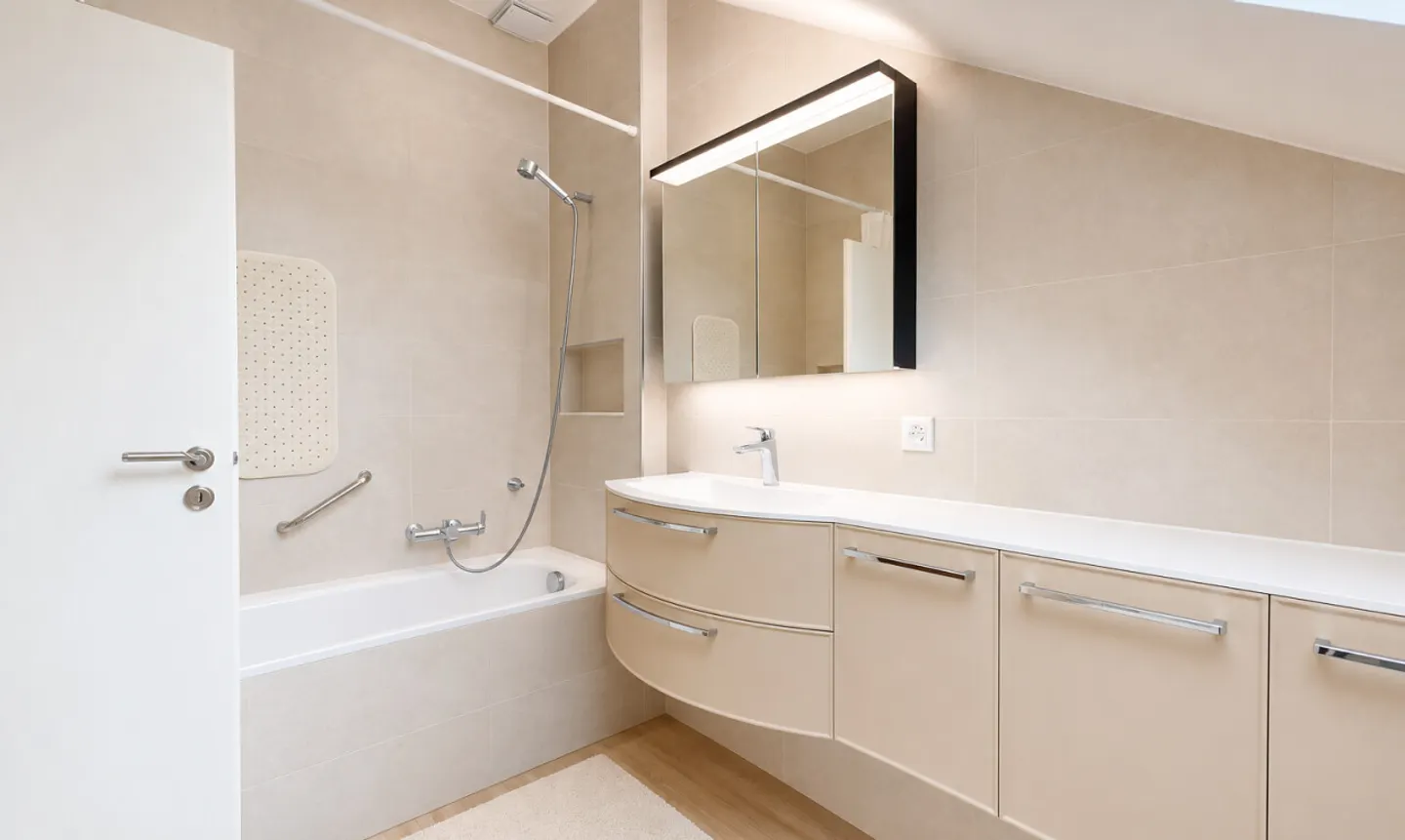 Beautiful family home with garden very well located - Photo 10 of 11