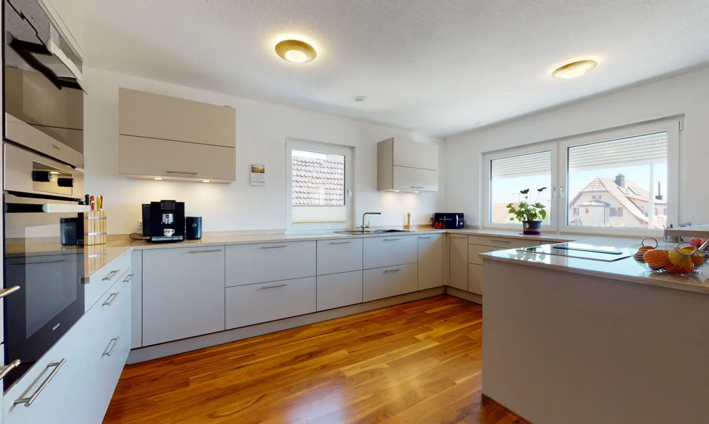 Maison unifamiliale / multigénérationnelle avec diverses possibilités d'utilisation - Photo 1 sur 13