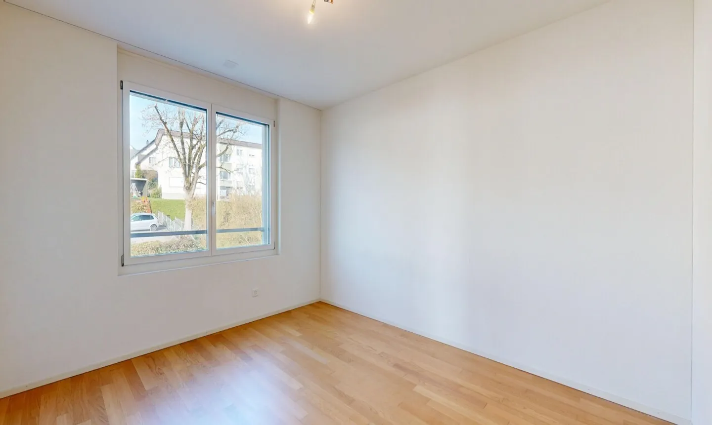 Appartamento moderno di 3,5 stanze con grande balcone e 2 posti auto - Foto 8 di 11