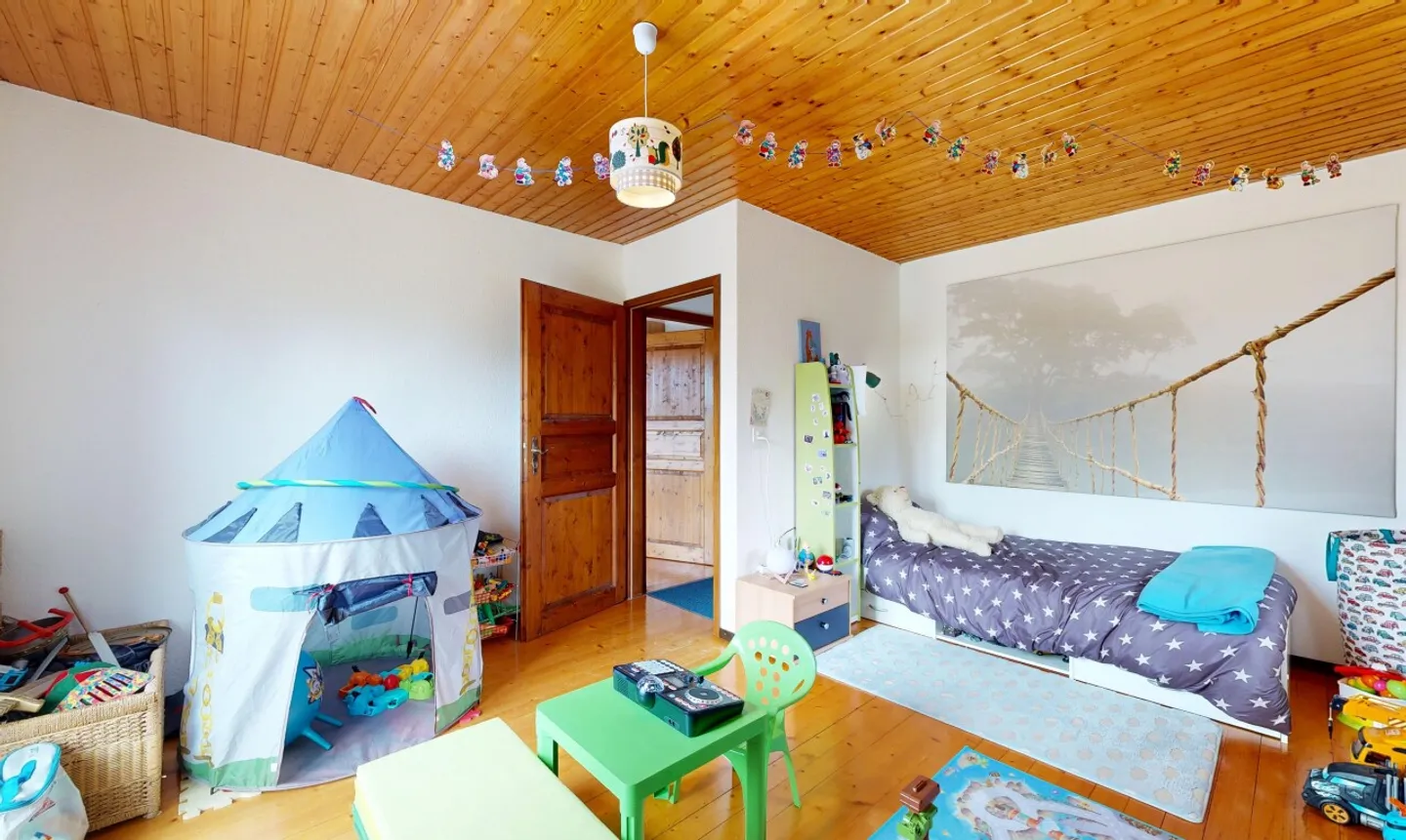 Bright family house with garden - Photo 10 of 13