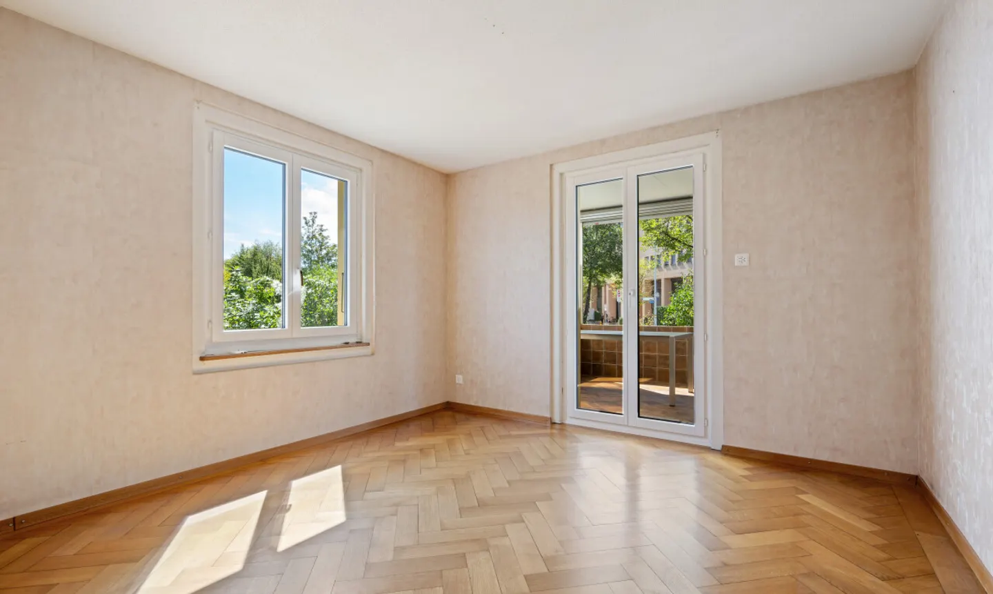 Familienhaus mit grossem Grundstück und Zusatzpotenzial - Photo 4 of 11