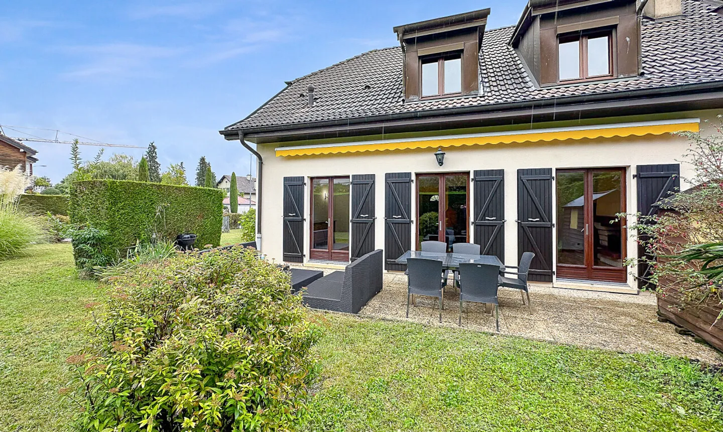 Schönes Doppelhaus mit großem Garten - Foto 4 von 11