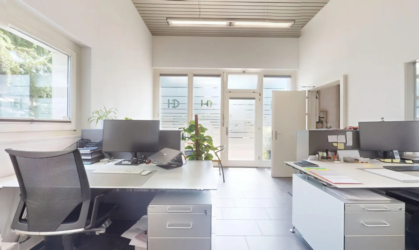 Edificio residenziale e commerciale attraente con appartamento elegante - Foto 11 di 13