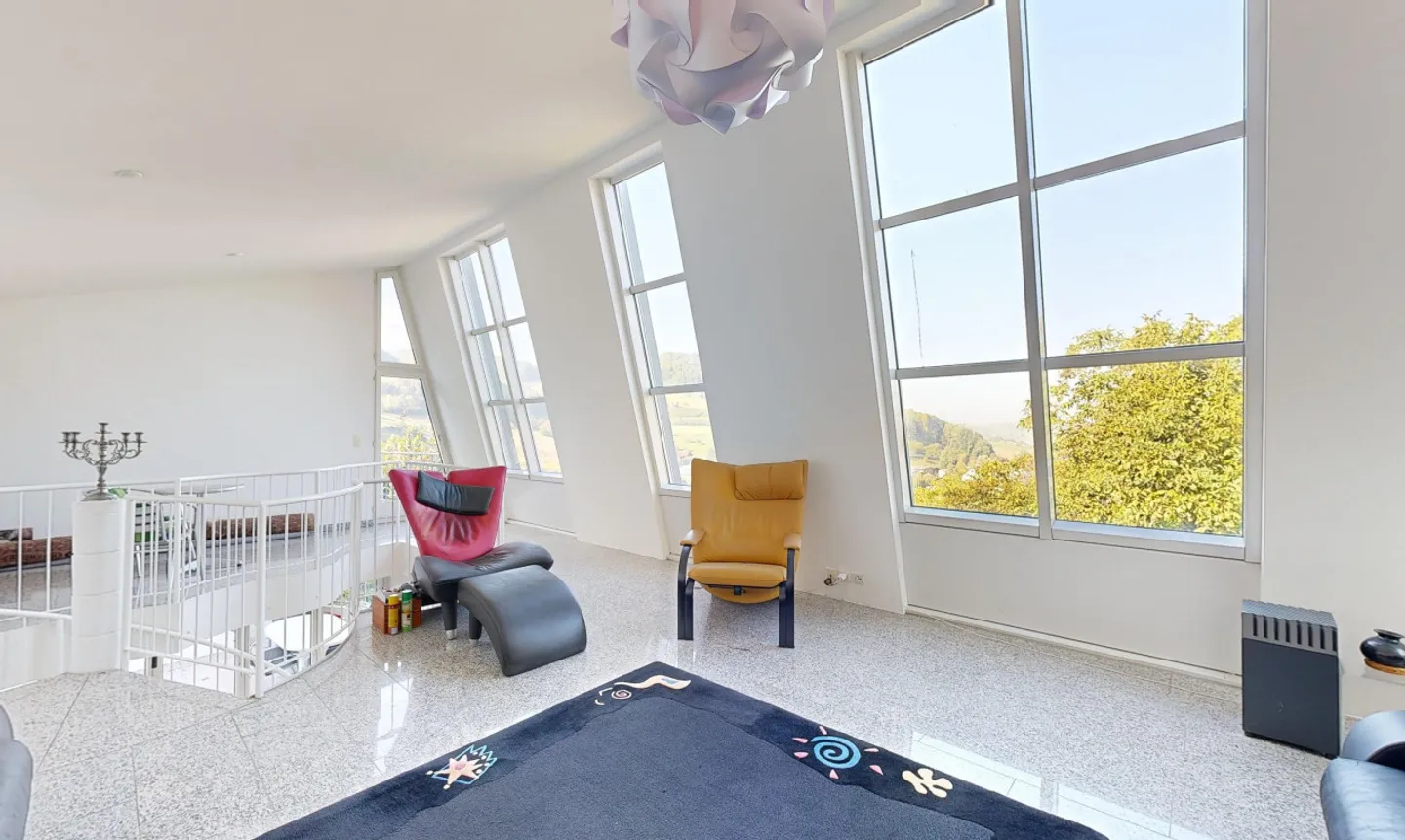 Casa unifamiliare con architettura unica e vista mozzafiato - Foto 2 di 13