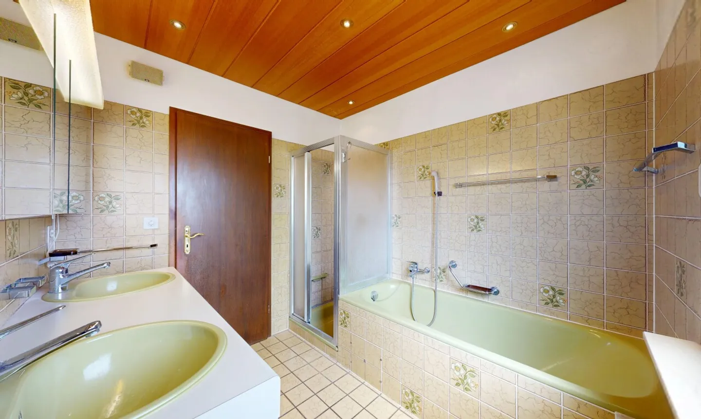 Affascinante casa con 6 camere in una posizione tranquilla e elevata - Foto 8 di 11