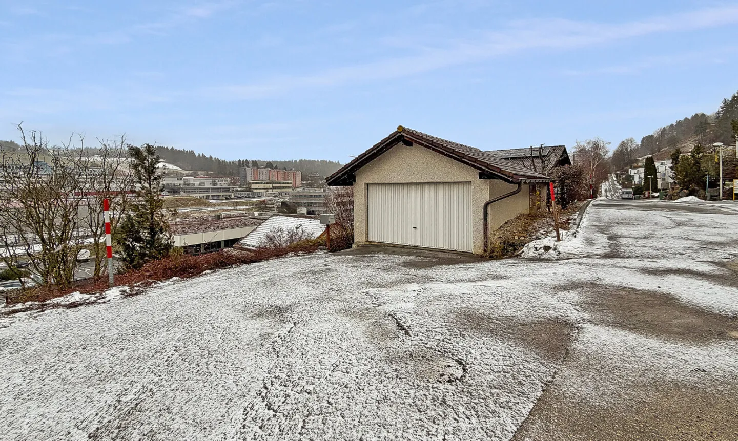 Renovated Family Home with Garden - Photo 3 of 11