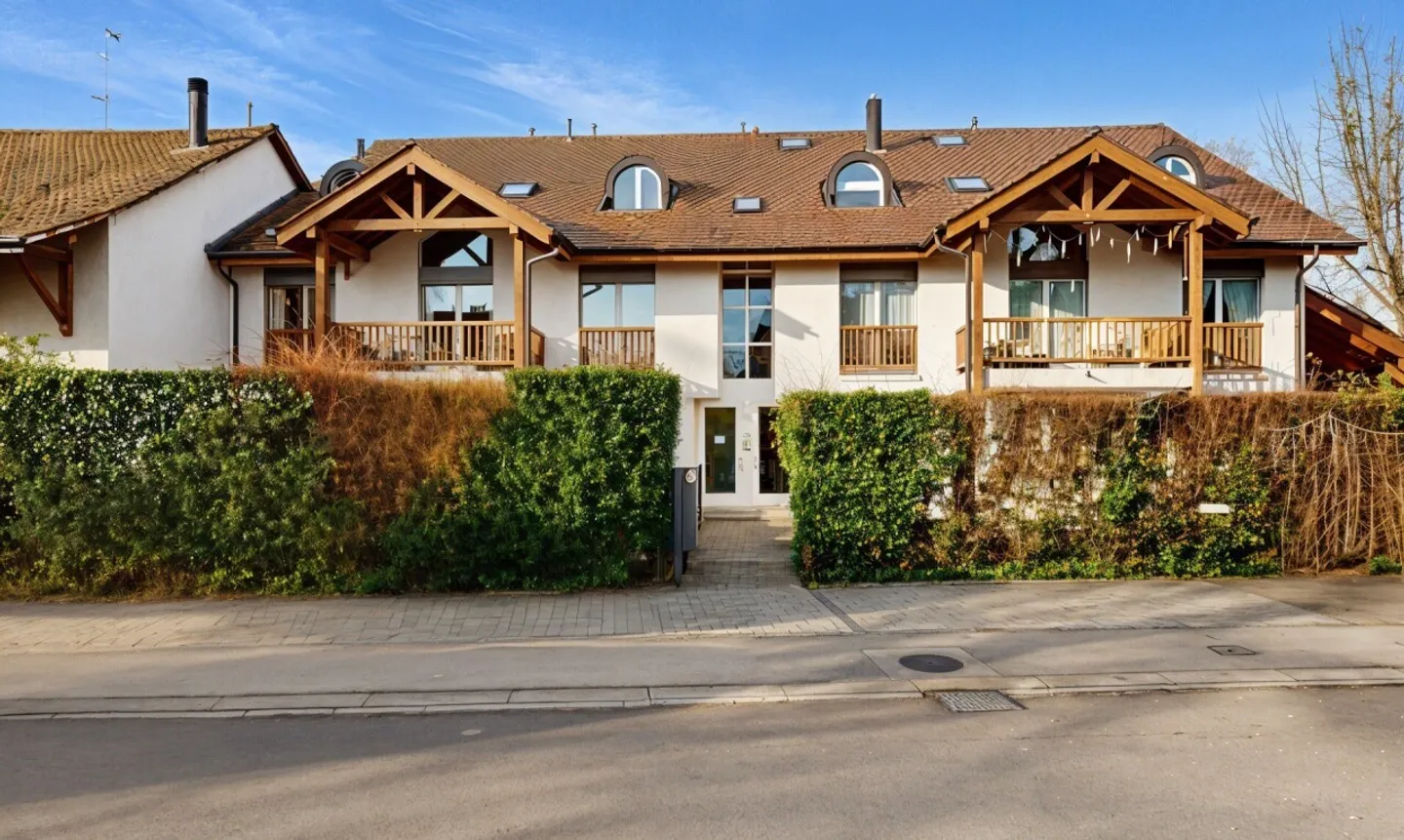 Elegante Dachgeschosswohnung mit 4,5 Zimmern, ruhig und lichtdurchflutet in Choulex - Foto 3 von 13