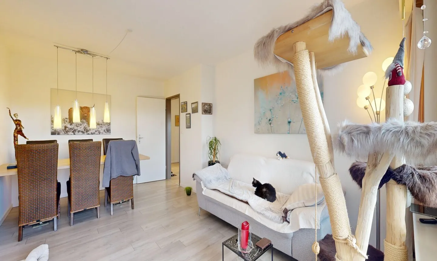 Appartement 2.5 pièces avec balcon dans un emplacement prisé à Wetzikon - Photo 4 sur 11