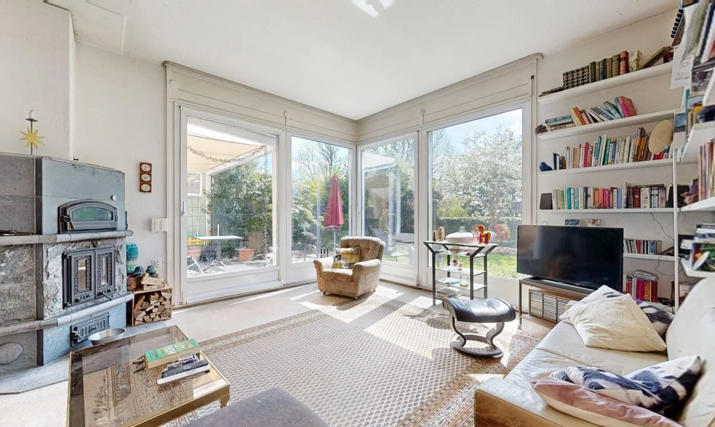 Charming Townhouse with Garden - Photo 2 of 11