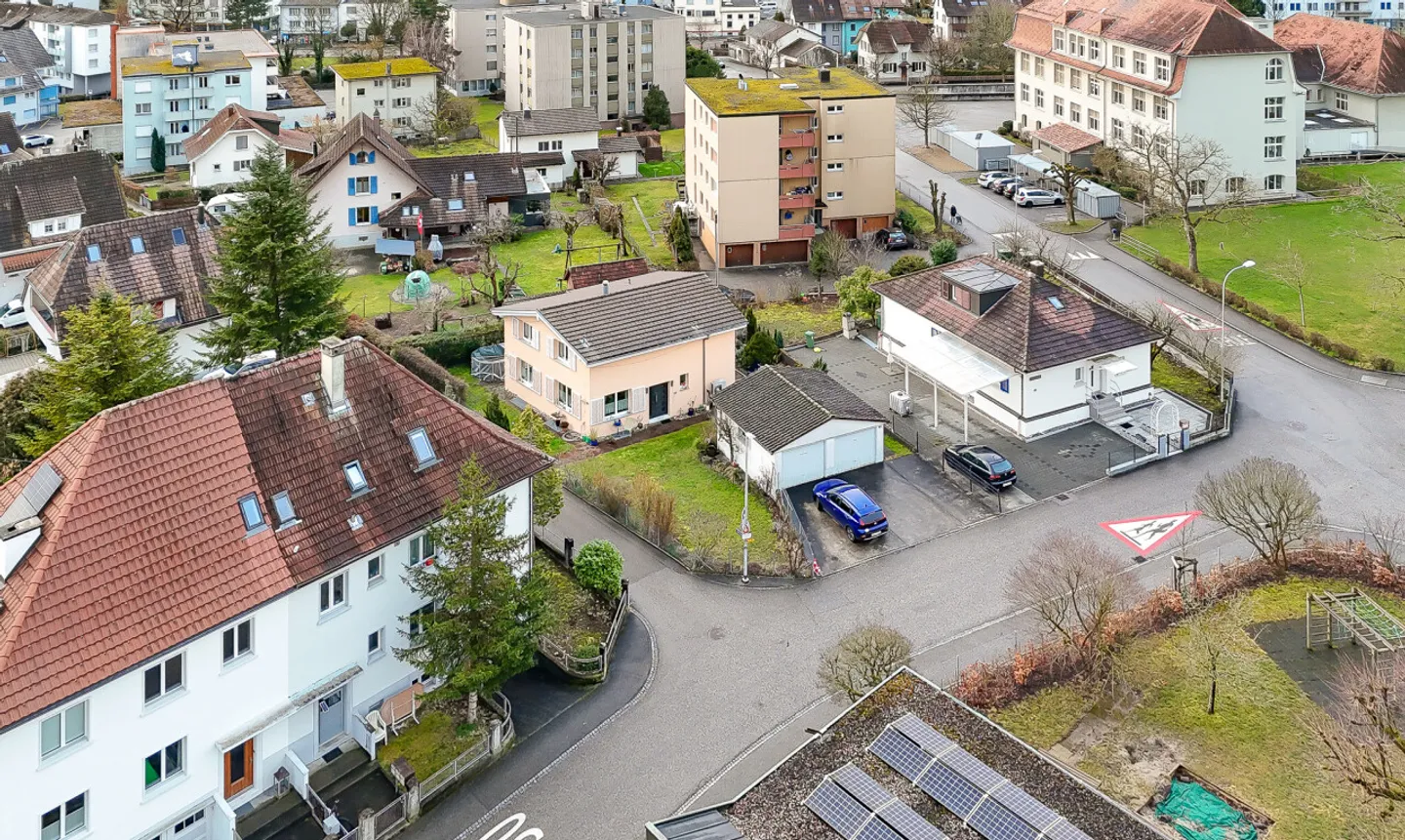 Maison individuelle moderne avec jardin et beaucoup d'espace - Photo 2 sur 11