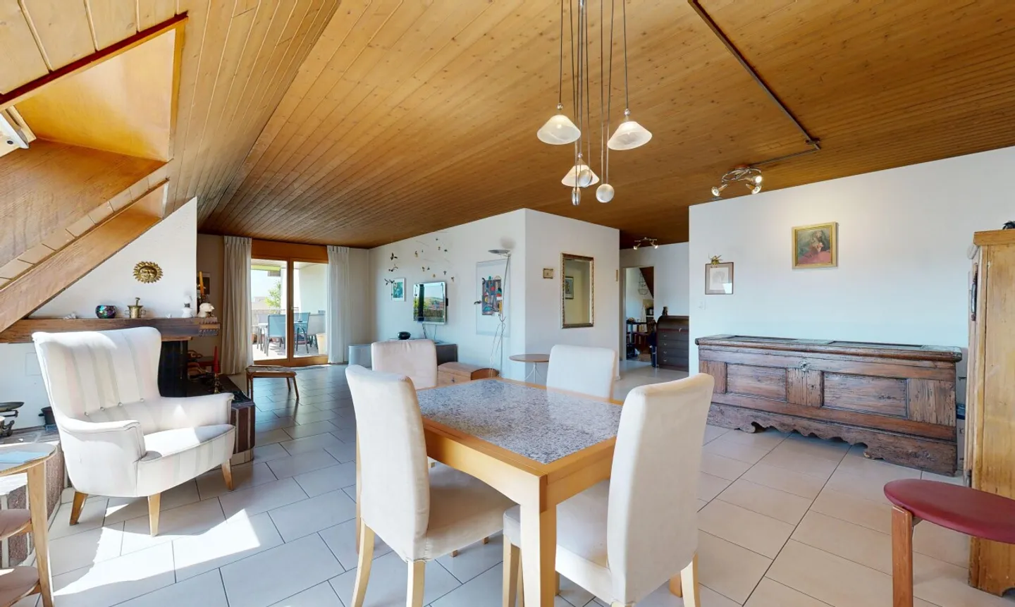 Spacieux appartement de 4.5 pièces avec cheminée et vue panoramique - Photo 2 sur 11