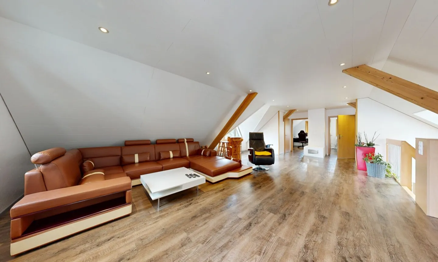 Detached house with plenty of space, surroundings and unobstructed views - Photo 2 of 11