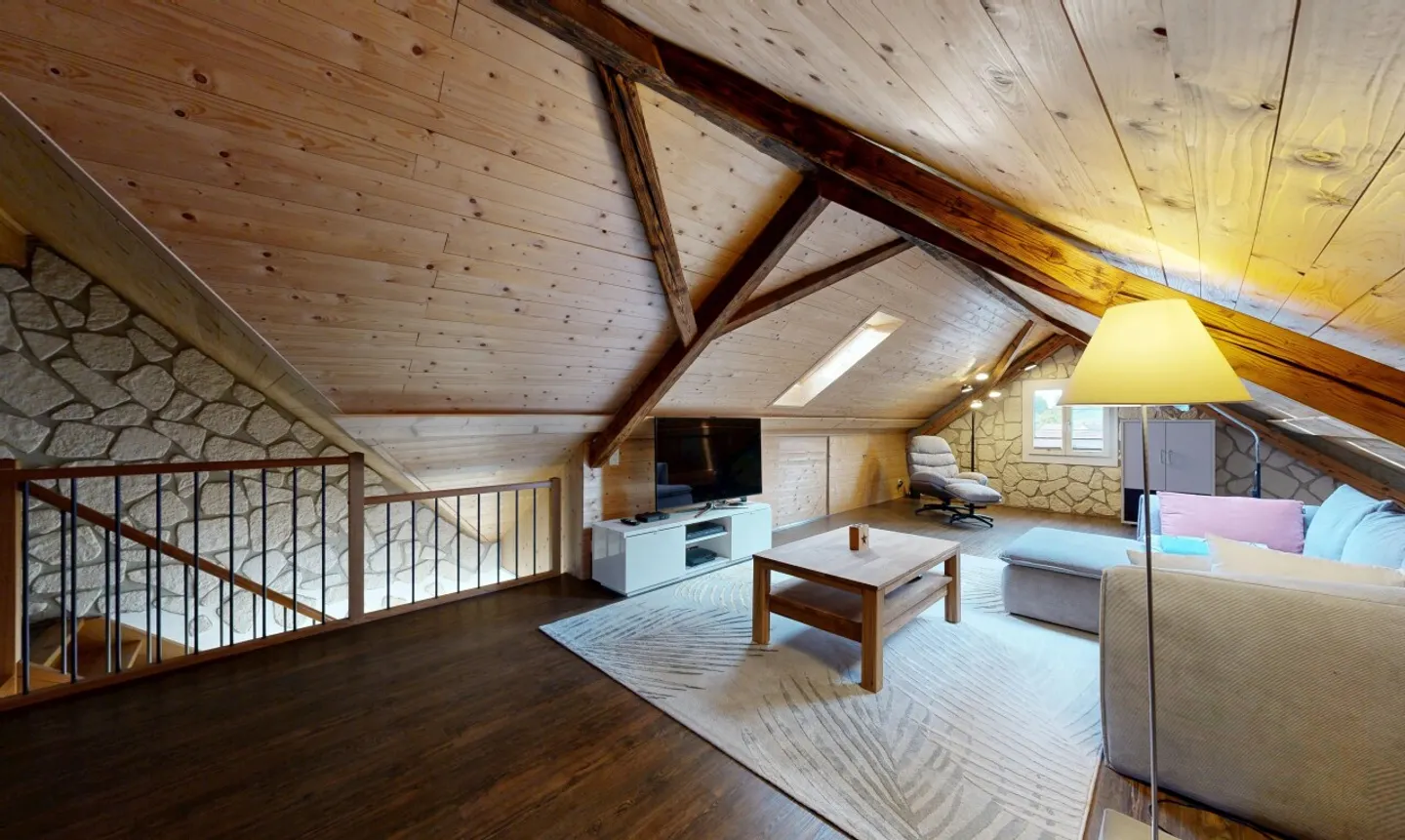 Characterful Semi-Detached Single-Family House Including Commercial Space - Photo 10 of 11