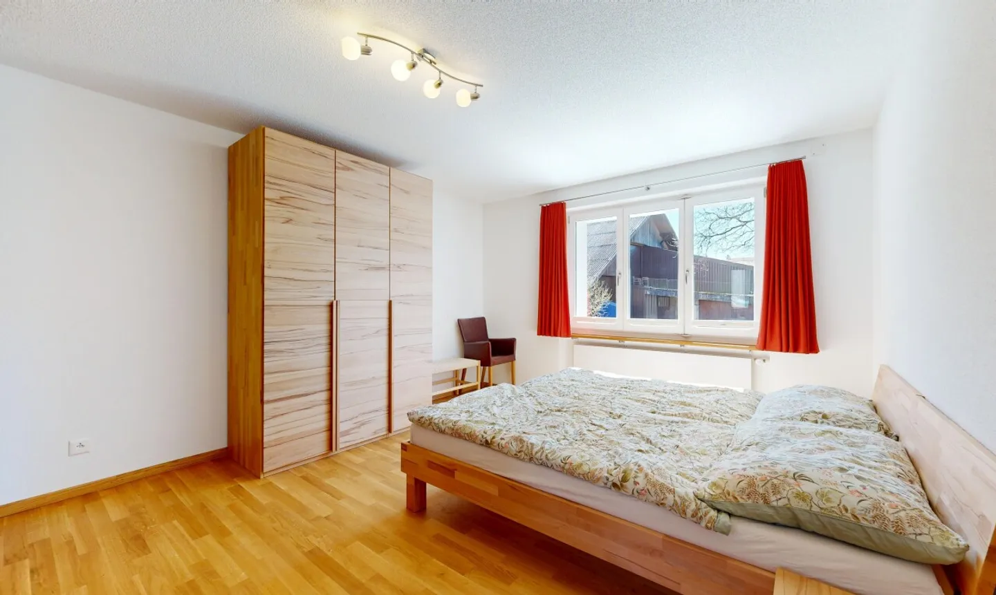 5-Room House with Scenic Views - Photo 5 of 11