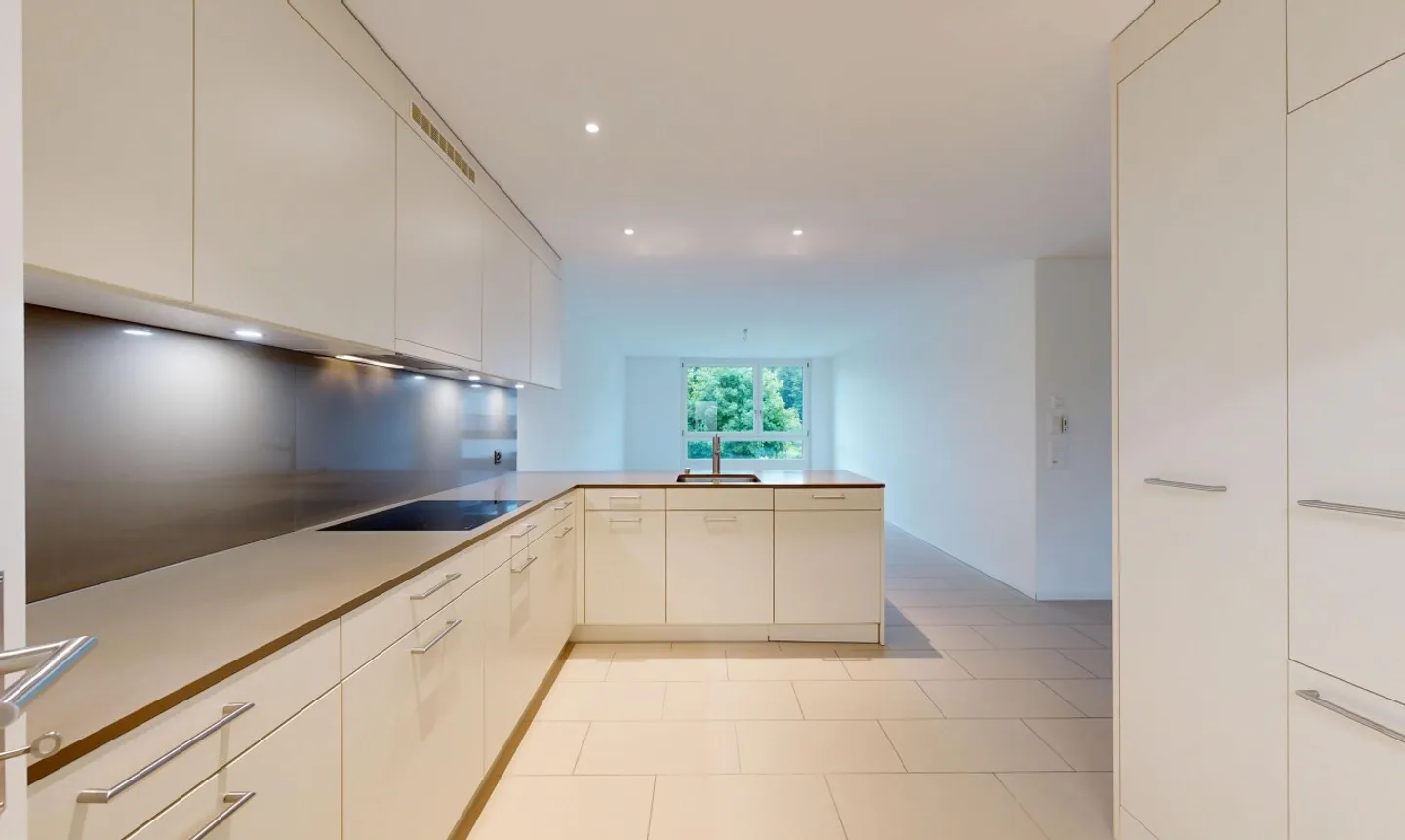 Modern 4.5-room apartment with generous living concept - Photo 3 of 11