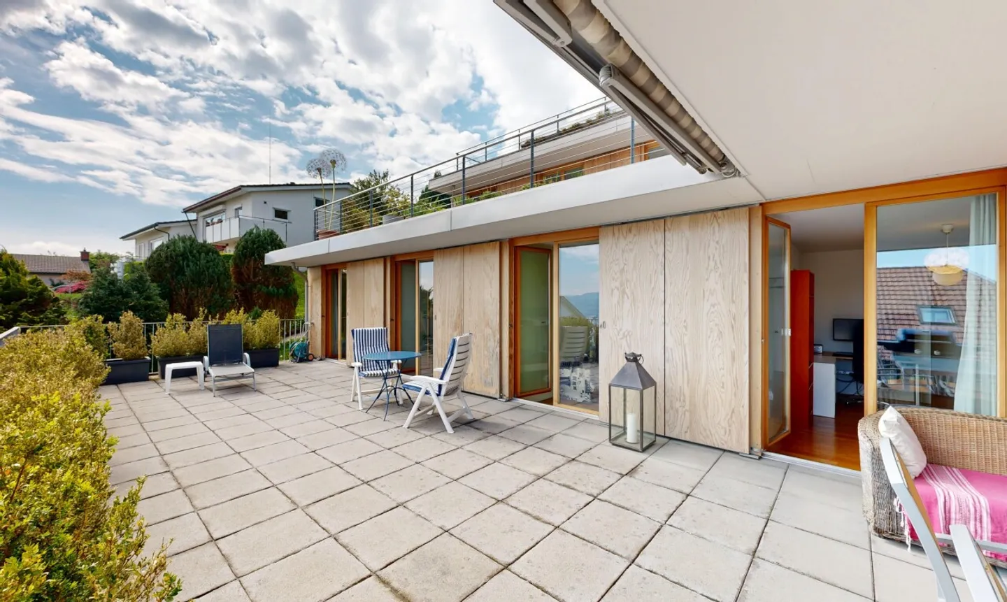Appartement en terrasse lumineux de 5,5 pièces avec vue panoramique sur le lac - Photo 10 sur 11