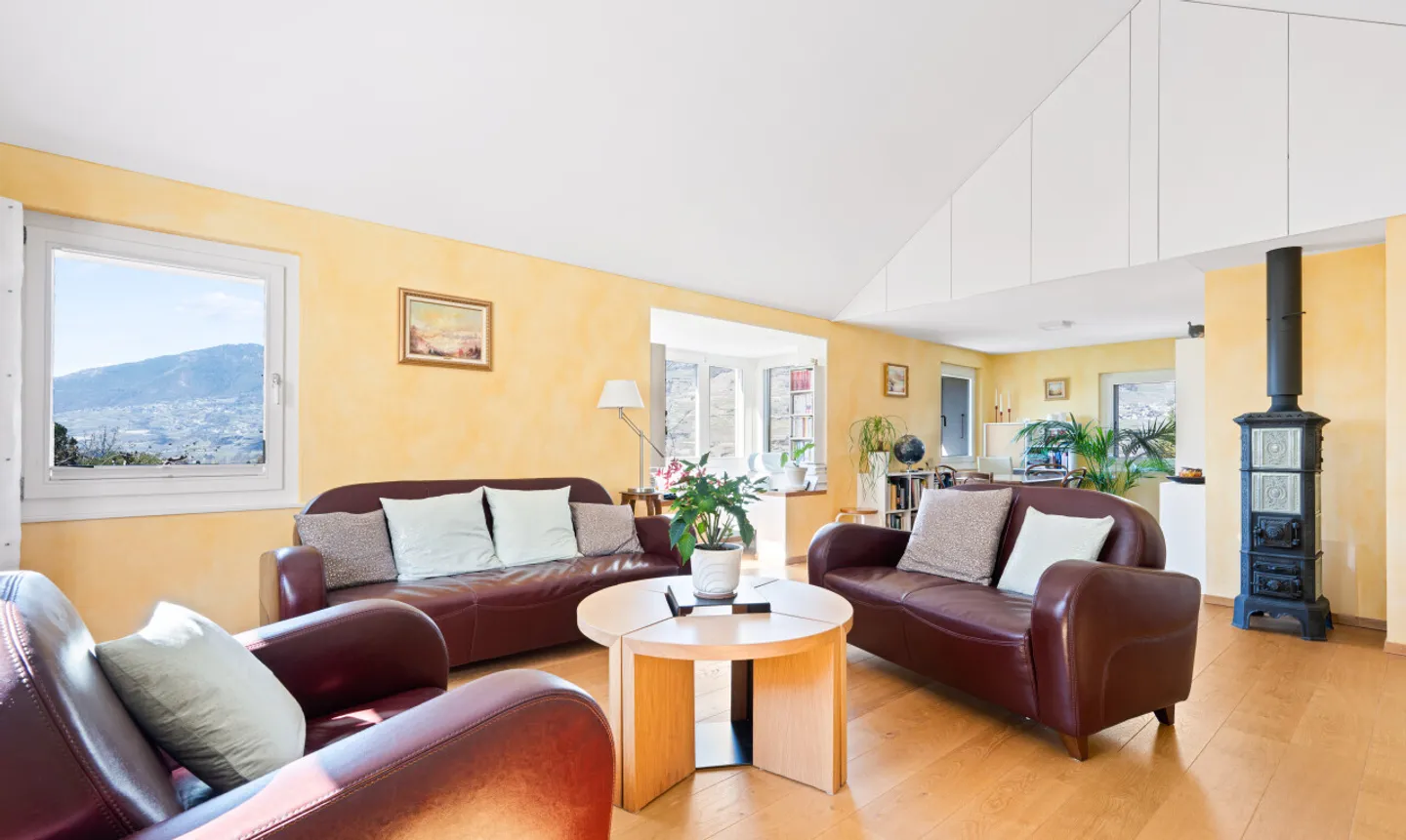 Außergewöhnlicher Immobilienkomplex Architektenhaus + Raccard + Räumlichkeiten - Foto 8 von 11