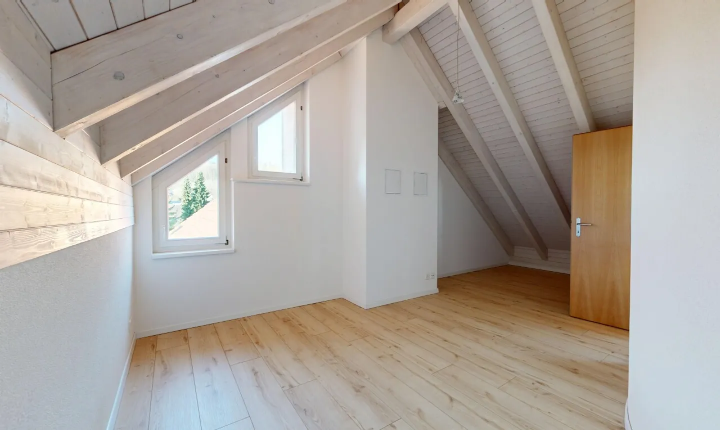Stylish 4.5-room attic maisonette with charm and comfort - Photo 8 of 11