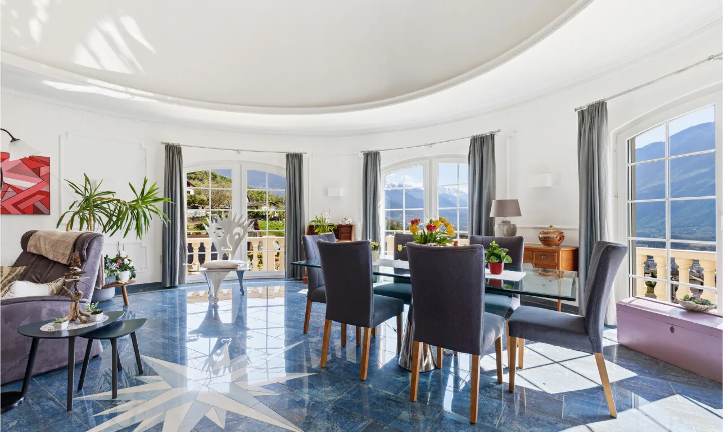 Architectural Villa with Panoramic Views - Photo 8 of 11