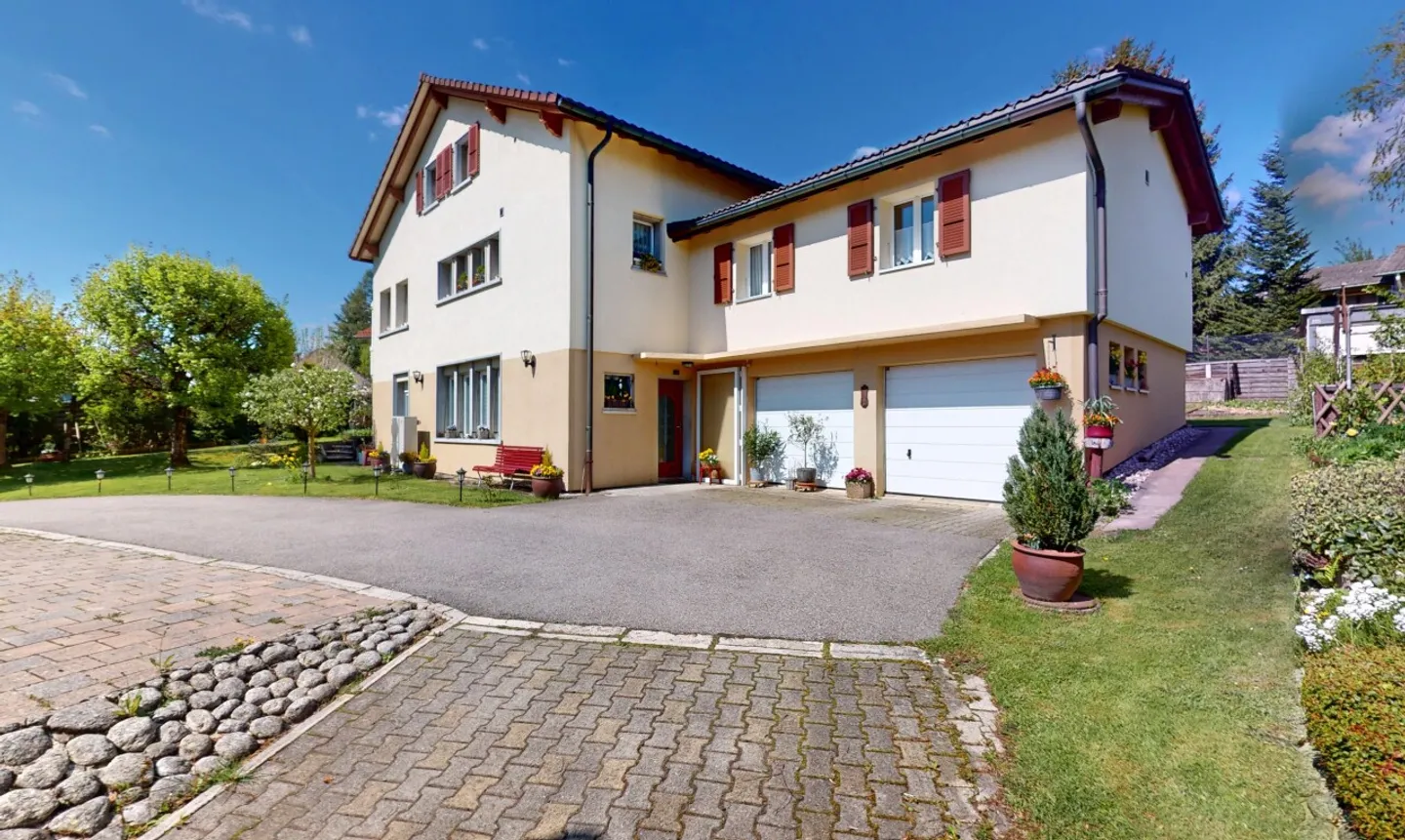 Geräumige Villa mit großem Potenzial, ruhig, mit unabhängiger Wohnung - Foto 1 von 11