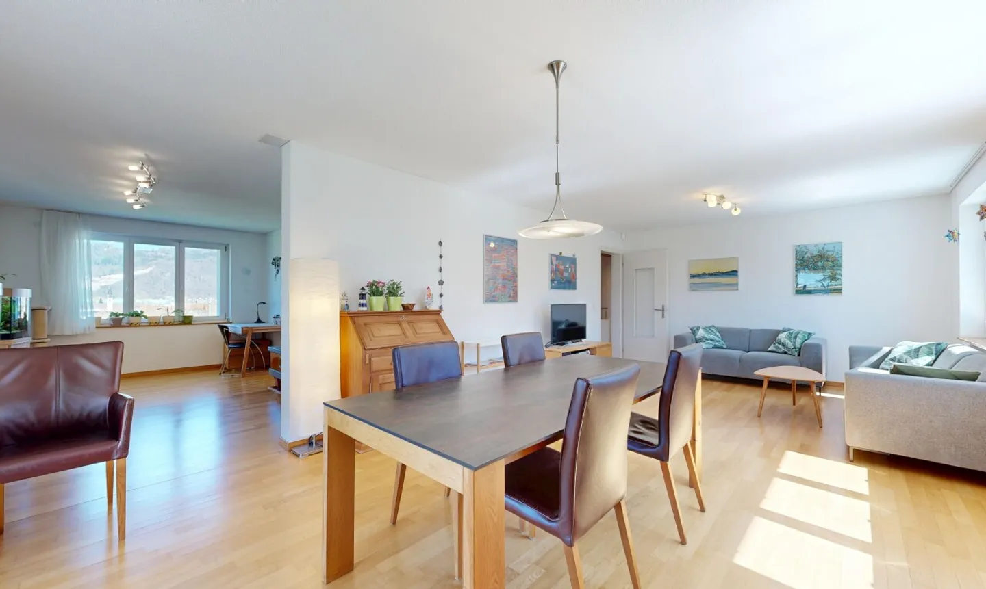 5-Room House with Scenic Views - Photo 3 of 11