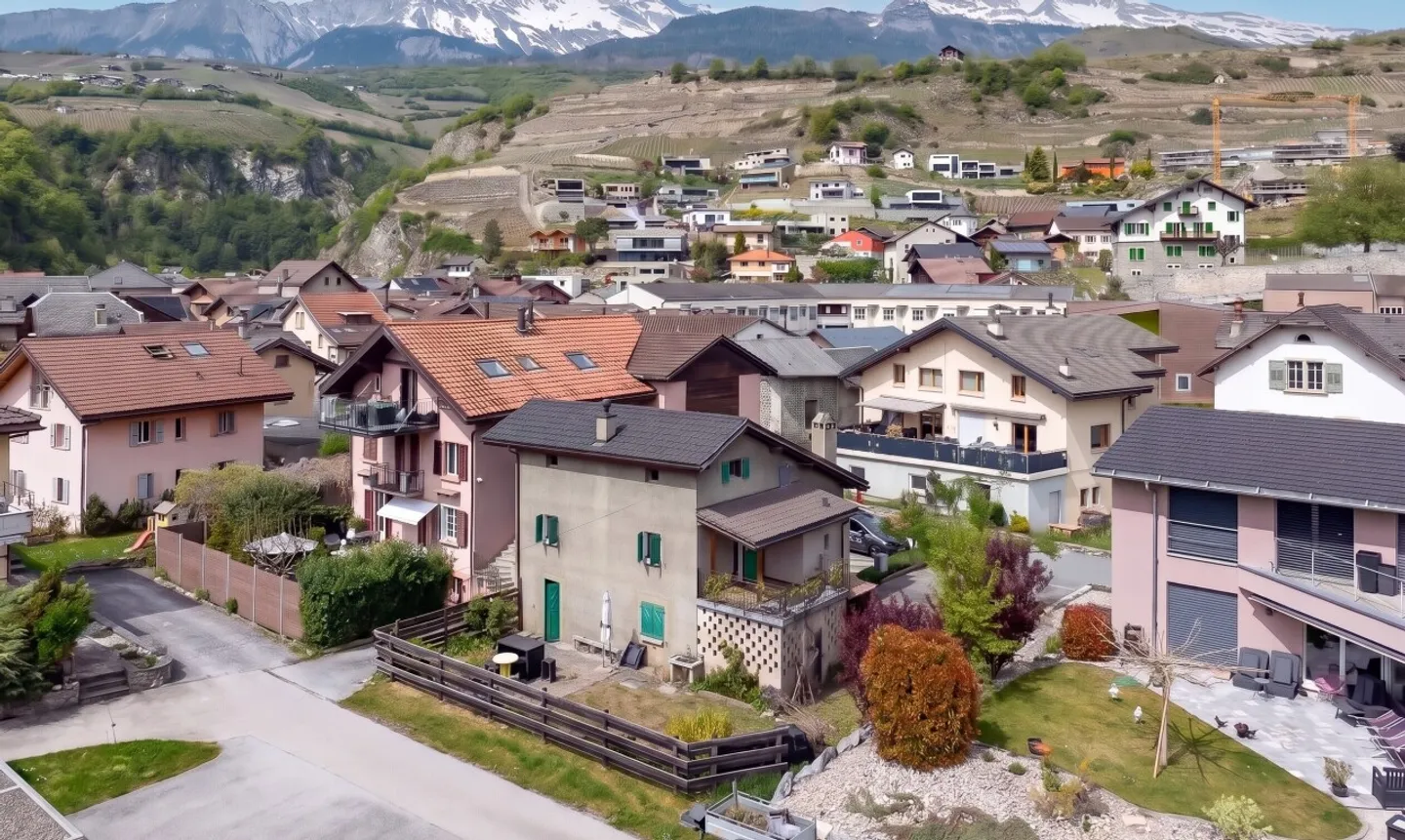 Dorfhaus mit zwei Wohnungen und Garten - Foto 1 von 11