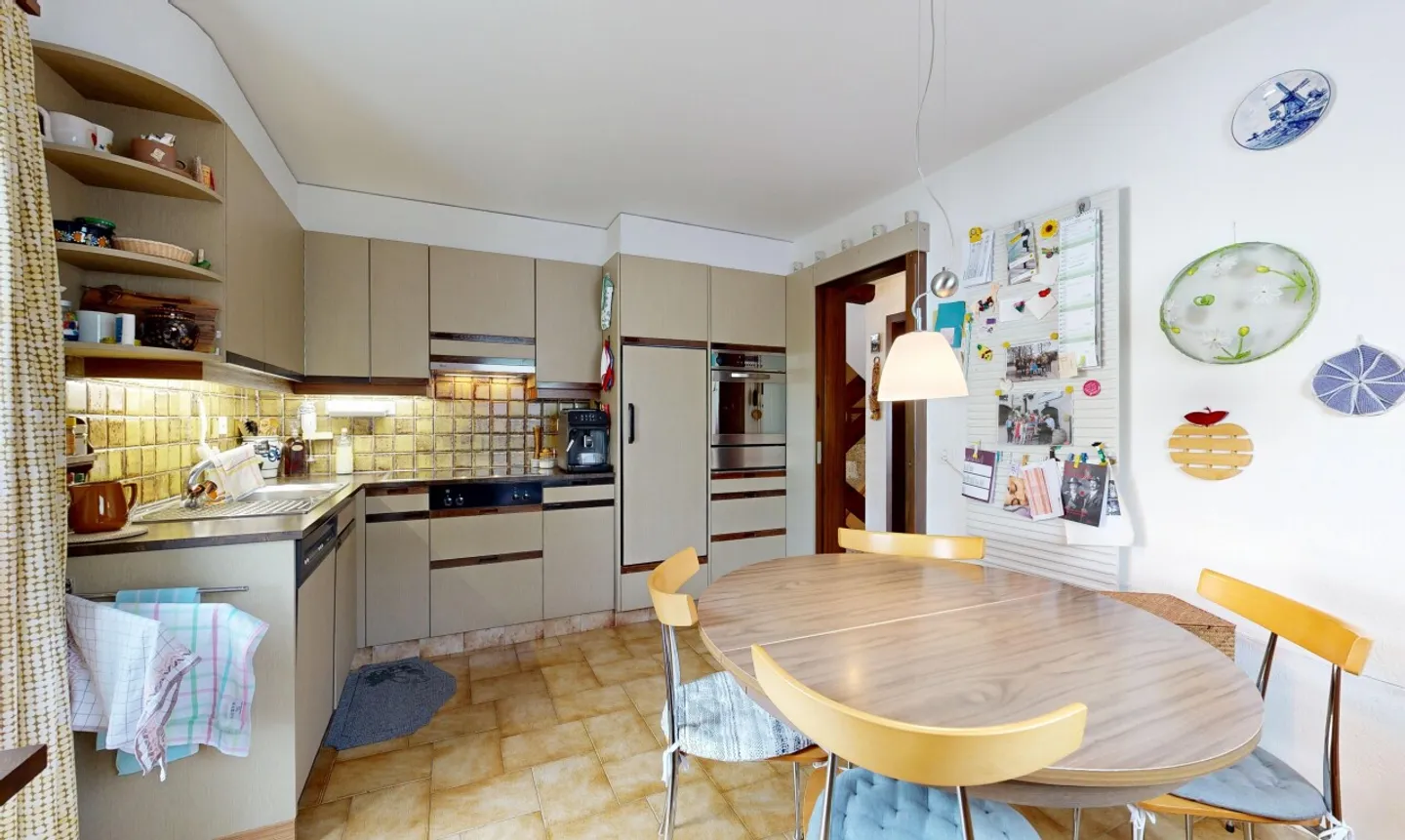 Maison familiale lumineuse avec vue dégagée - Photo 8 sur 13