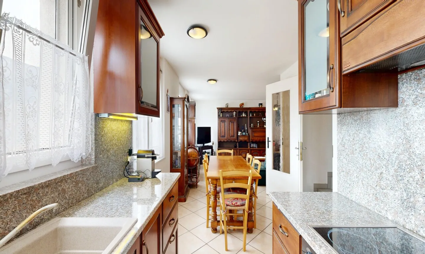 Magnificent 4.5-room house with convertible barn - Photo 10 of 11