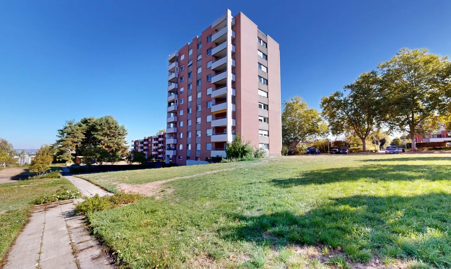 Au-dessus des toits de Binningen : appartement de 3,5 pièces avec vue dégagée - Photo 1 sur 11