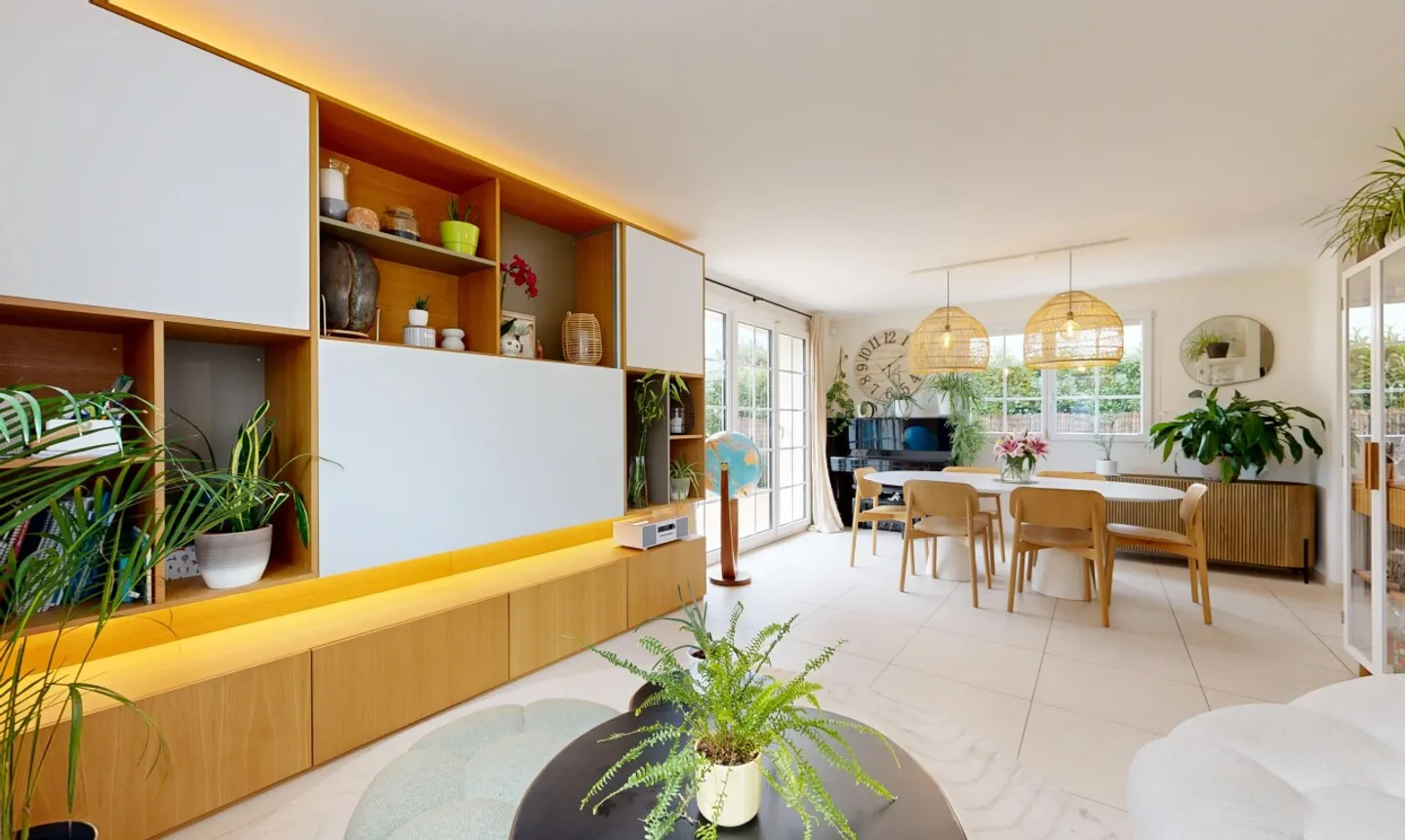 Renovated family house with master suite and southeast garden - Photo 4 of 11