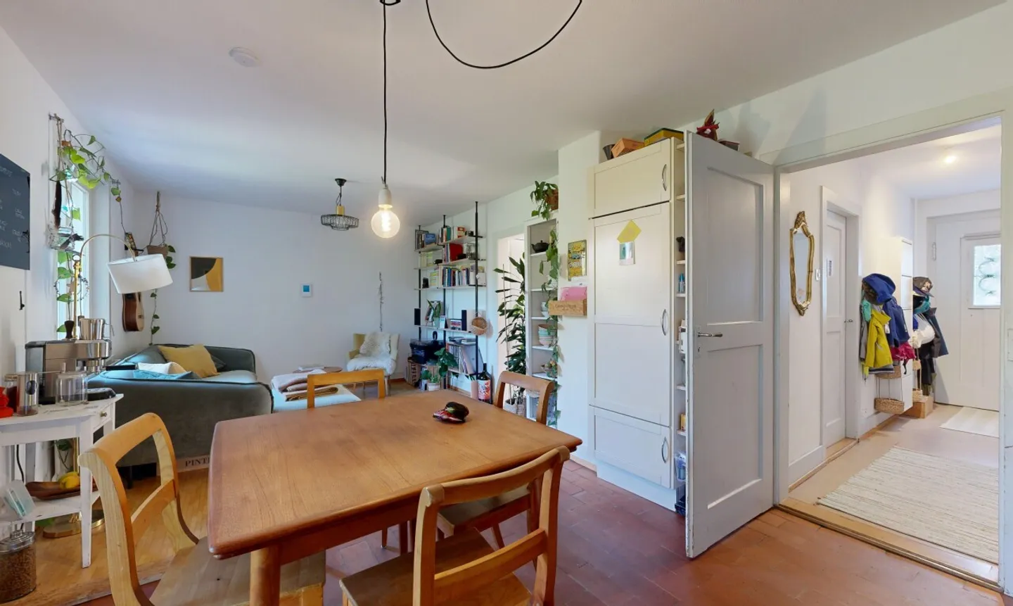 Maison de ville de 4,5 pièces avec jardin dans un quartier résidentiel recherché - Photo 2 sur 11