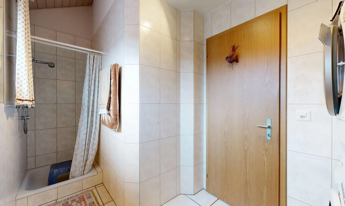 Exclusive penthouse maisonette with large terrace and development potential - Photo 9 of 13