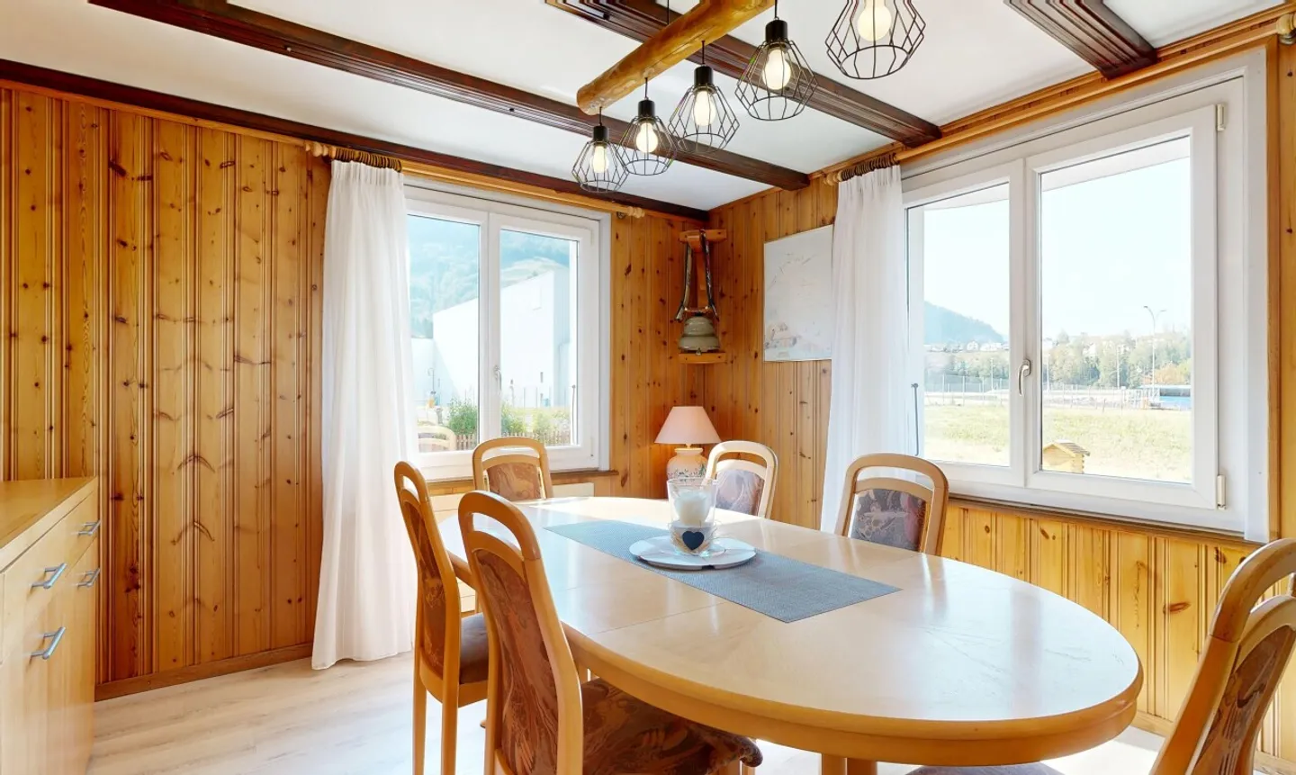 Casa multifamiliare a Broc – 6,5 stanze e grande potenziale - Foto 4 di 11