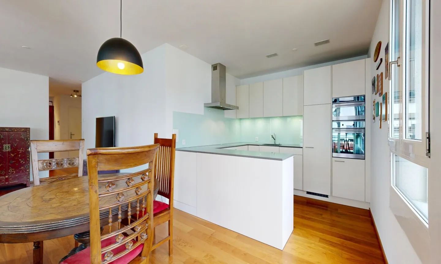 Appartamento moderno di 3,5 locali con balcone ovest e due posti auto in garage sotterraneo - Foto 5 di 11