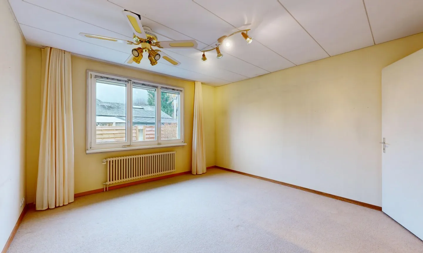 Charmantes 4.5 Zimmer Einfamilienhaus mit grossem Garten inkl. Teich - Foto 9 di 11