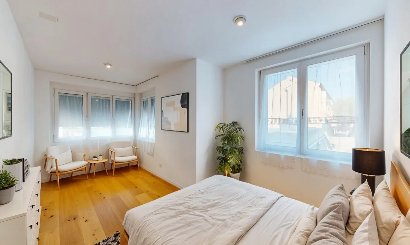 Renovated 4.5-room apartment in Zurich-Seebach - Photo 4 of 11